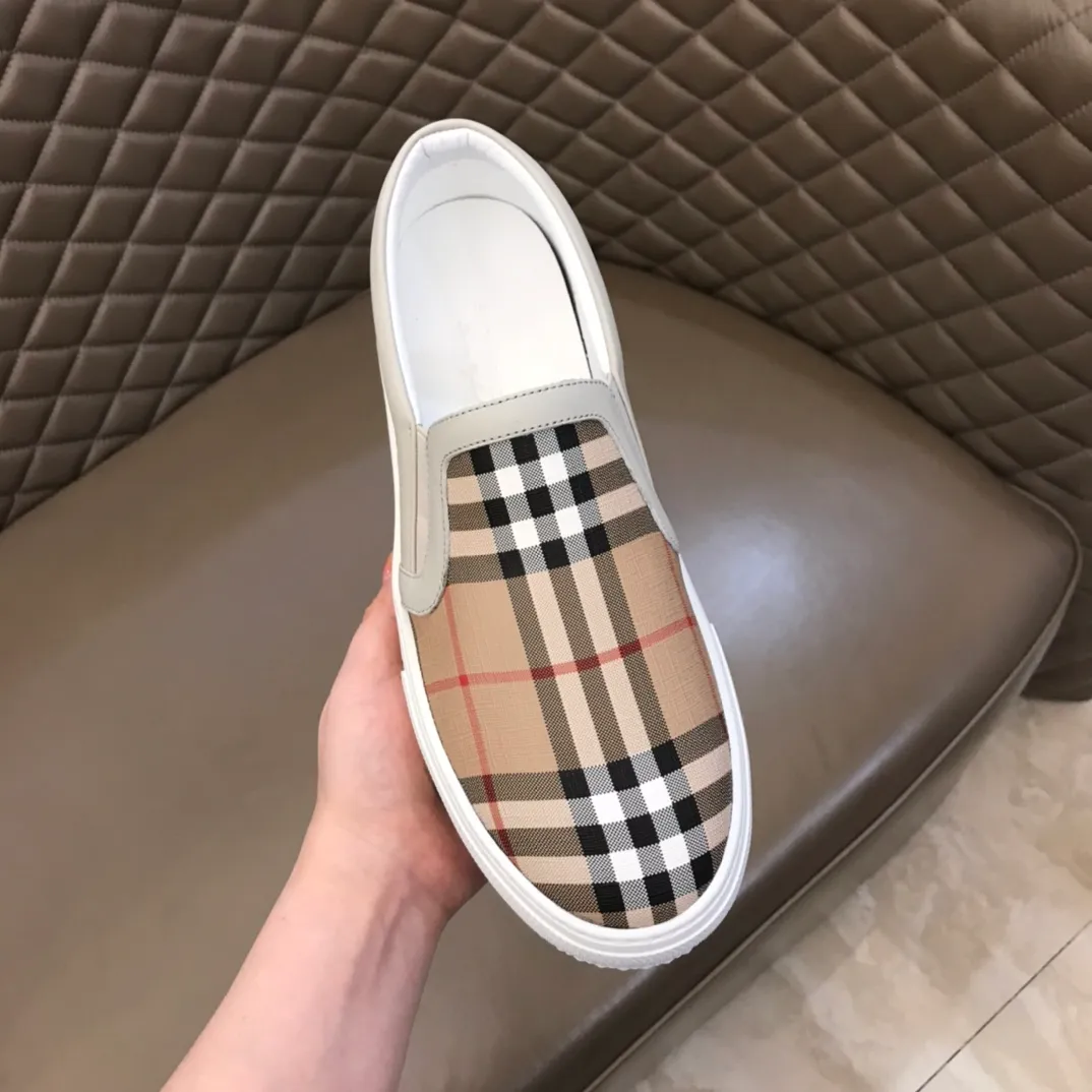 ◾️▫️B’s new spring and summer product, men’s classic low-top sneakers, are reinterpreted with vintage plaid and suede materials, and decorated with a new brand logo. First-layer cowhide lining, embossed Burberry logo on the heel, and original TPU outsole!  P340 Yuan Size: 38-44